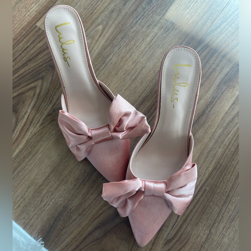 Size 9, Lulu’s satin light pink kitten heels with bow